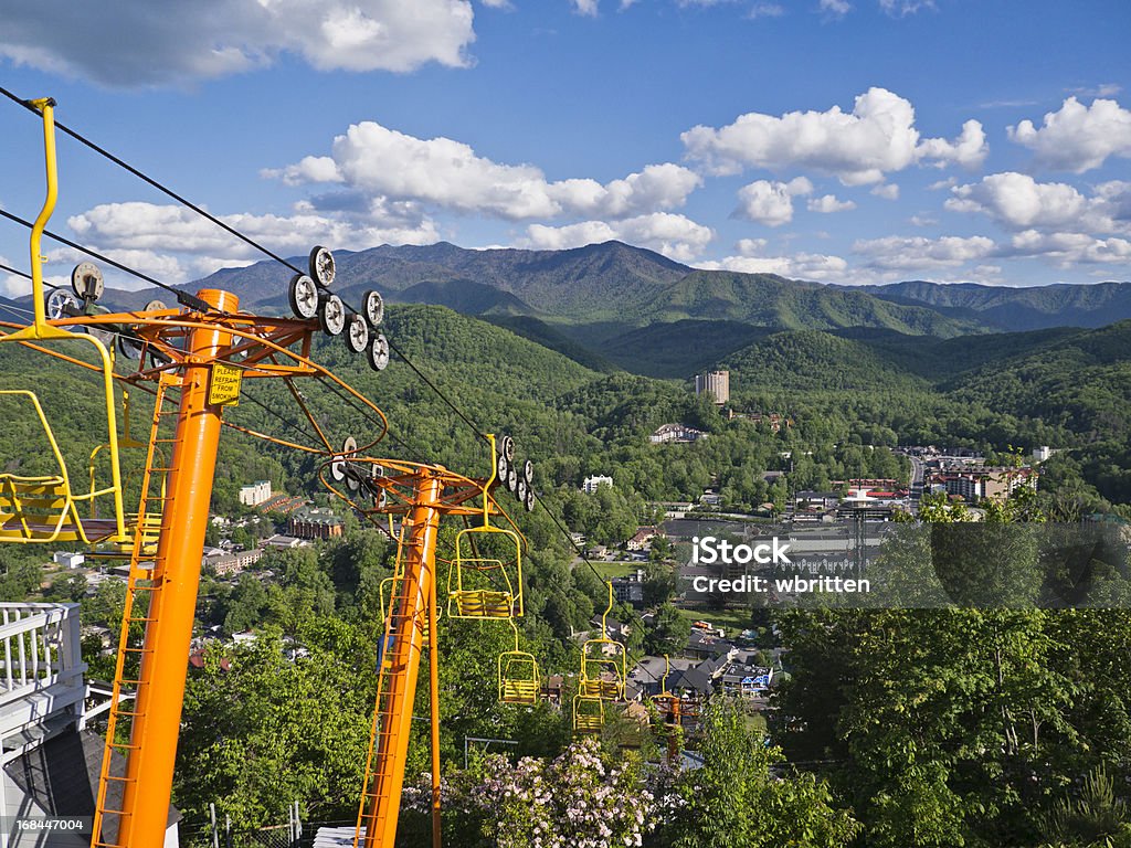 Teleférico de esqui e com vista para a Smoky Mountains em Gatlinburg - Foto de stock de Gatlinburg royalty-free