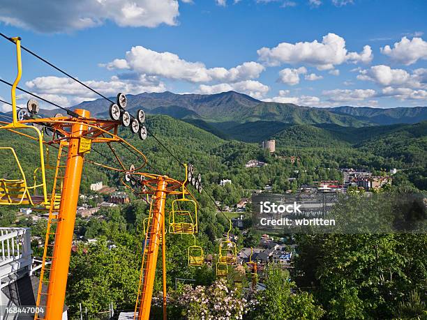 Foto de Teleférico De Esqui E Com Vista Para A Smoky Mountains Em Gatlinburg e mais fotos de stock de Gatlinburg