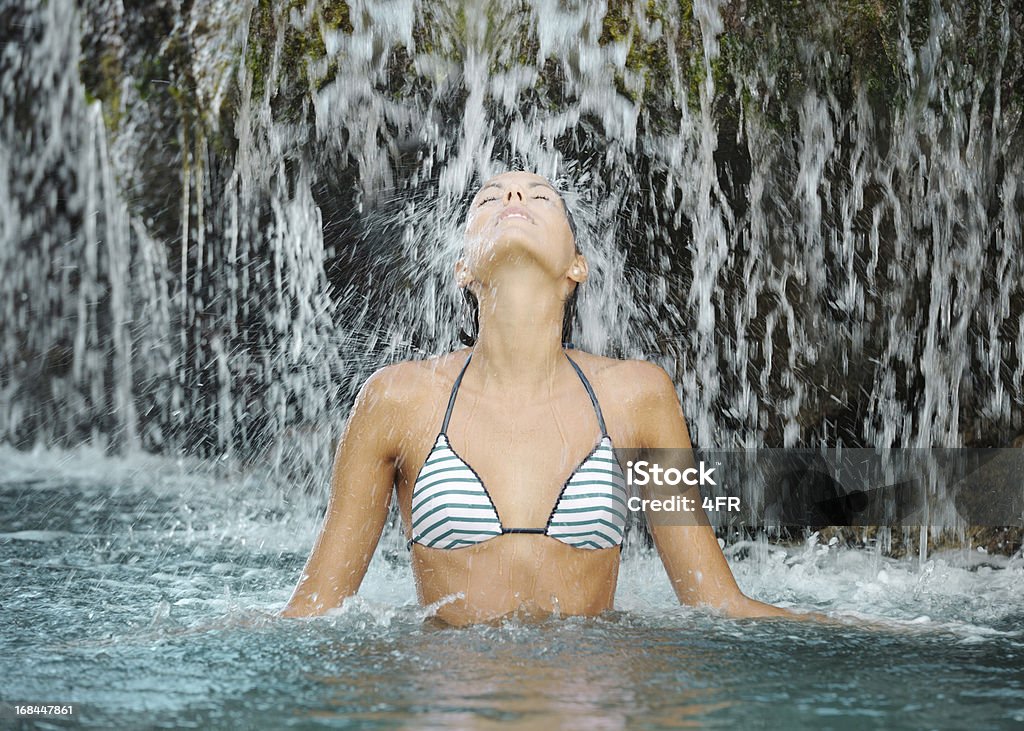 Красота на естественный Водопад (XXXL - Стоковые фото 20-24 года роялти-фри
