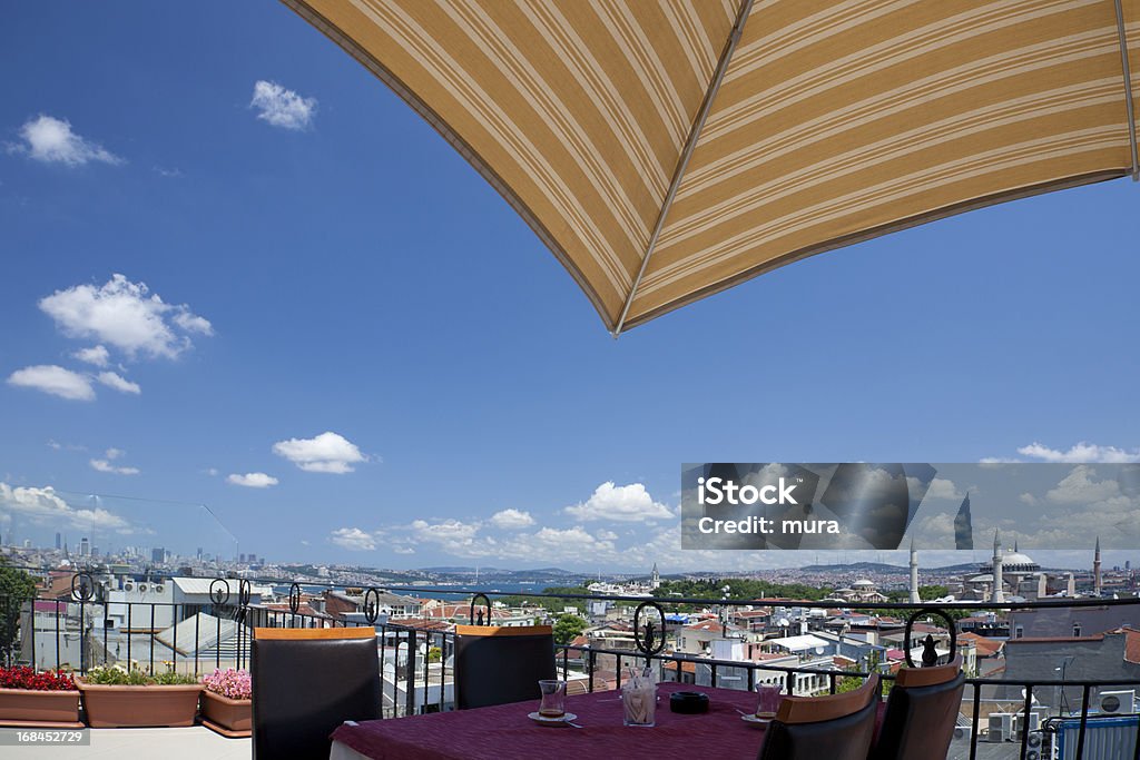 Terrasse overviewing den Bosporus, Istanbul - Lizenzfrei Istanbul Stock-Foto