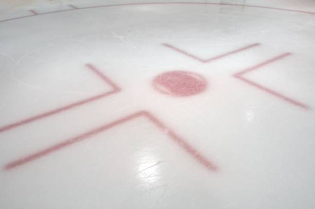 círculo de cara a cara de la pista de hockey sobre hielo - slot pista de hockey de hielo fotografías e imágenes de stock