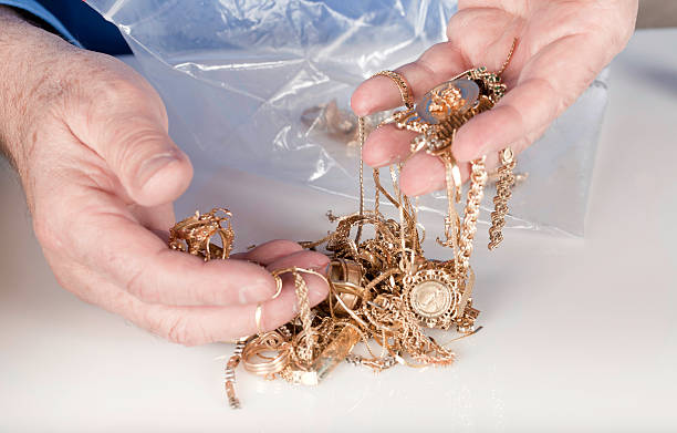 폐품 골드 - gold jewelry scrap metal buying 뉴스 사진 이미지