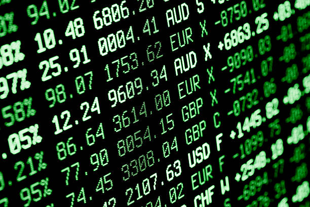 stock market pantalla de datos de números-finanzas moneda - trading floor fotografías e imágenes de stock