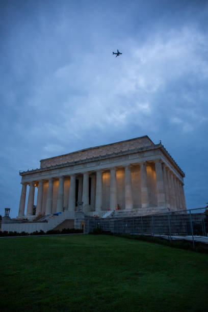 istock Lincoln memorial hall 1684799385