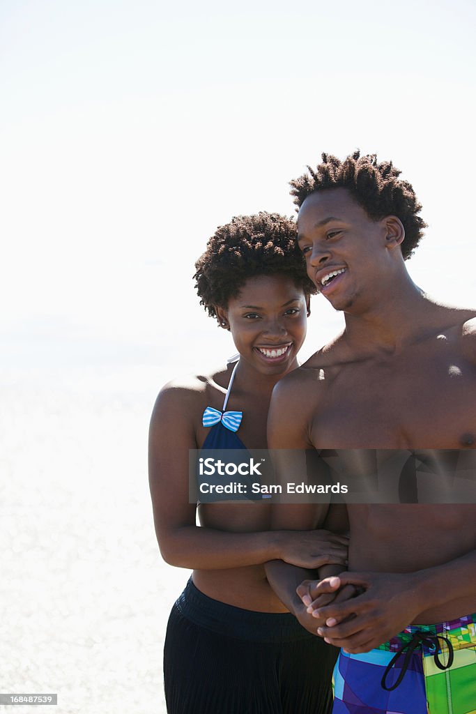 Casal caminhar juntos na praia - Royalty-free 20-24 Anos Foto de stock