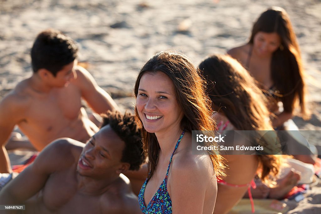 Freunden zusammen am Strand Decke - Lizenzfrei 20-24 Jahre Stock-Foto