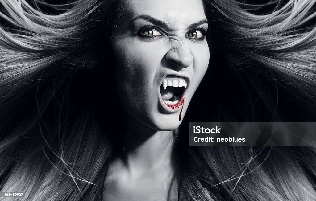 Vampiro se los gritos. - Foto de stock de Vampiro libre de derechos