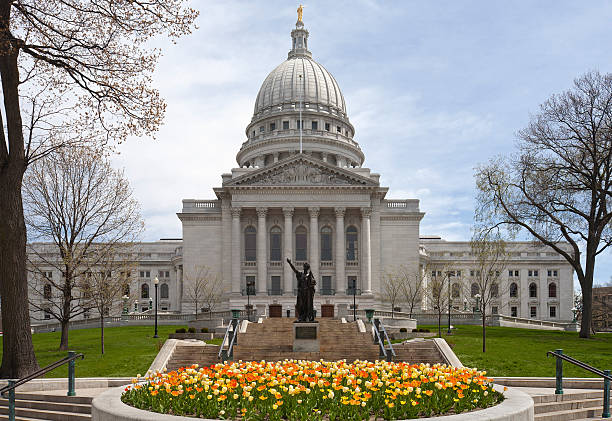 Wisconsin State Capitol building Tulips in full bloom in front of the Wisconsin State Capitol. Canon 5D on tripod. wisconsin state capitol building stock pictures, royalty-free photos & images