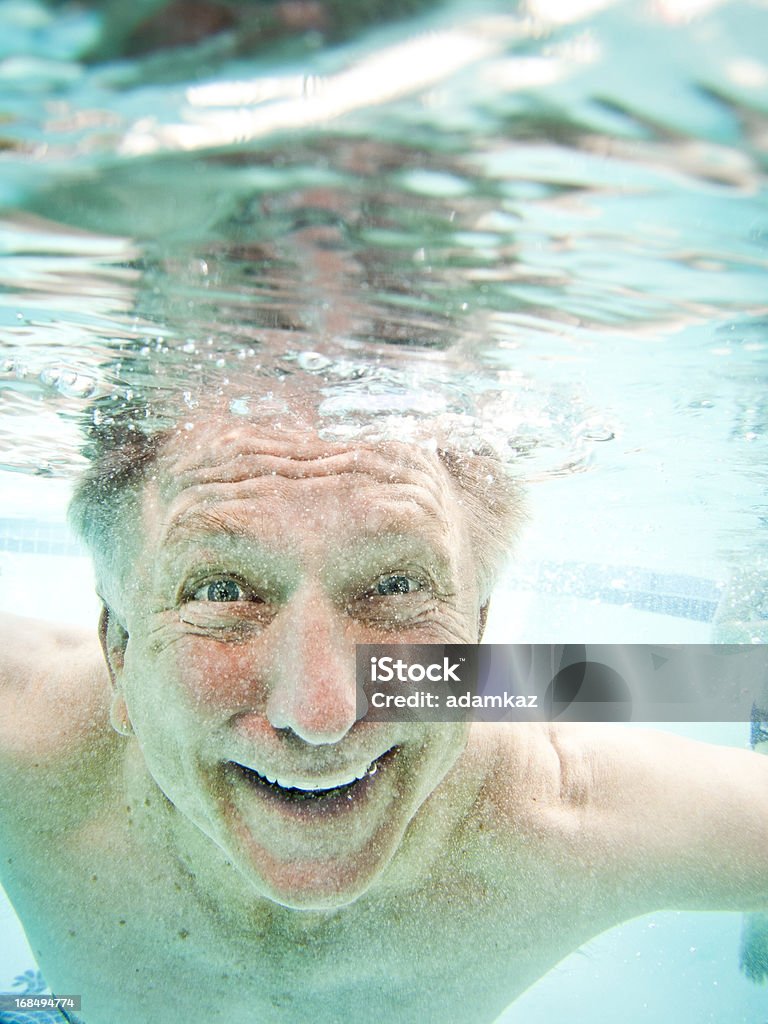 Senior Erwachsener Big Smile Unterwasser - Lizenzfrei Schwimmbecken Stock-Foto