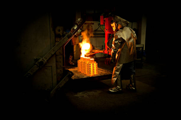 hierro fundido - foundry industry iron melting fotografías e imágenes de stock