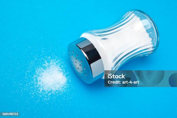 Spilled Salt Stockfoto und mehr Bilder von Salzstreuer - Salzstreuer, Salz - Würzzutat, Sodium