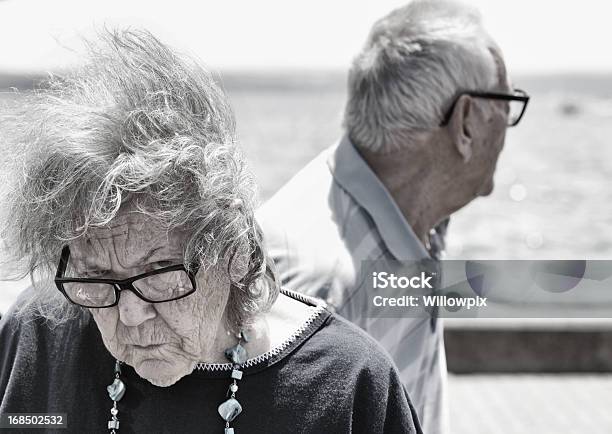 Злая Grandma С Ветром Волосы Blown — стоковые фотографии и другие картинки Бабушка - Бабушка, Гнев, Недовольный