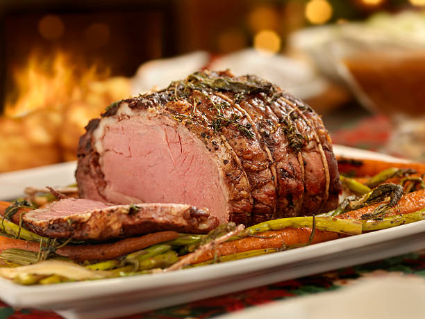 assado jantar de natal de carne - roast beef beef roasted portion imagens e fotografias de stock