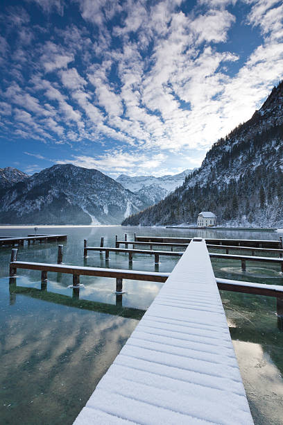 레이브 plansee 겨울-티롤 -austria 에서 - mountain reutte winter nobody 뉴스 사진 이미지