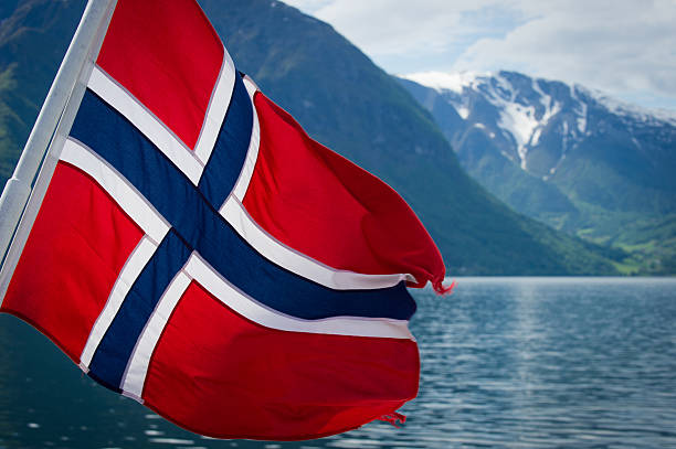 ノルウェーのフィヨルド - norwegian sea ストックフォトと画像