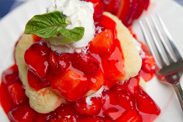 close up of dessert strawberry shortcake shallow depth of view angel food cake stock pictures, royalty-free photos & images
