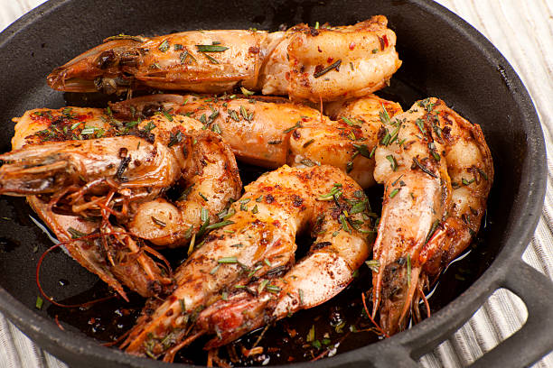 riesengarnele shrimp - prepared shrimp prawn large grilled stock-fotos und bilder