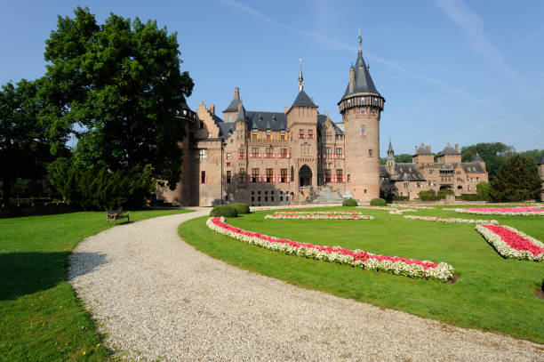 istock Front view of castle De Haar in the Netherlands 168516402