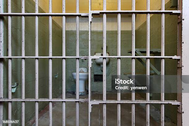 Cela De Prisão - Fotografias de stock e mais imagens de Grade de Prisão - Grade de Prisão, Cela de Prisão, Prisão