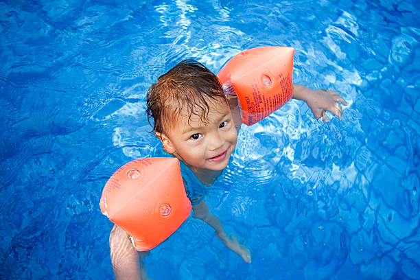 Cтоковое фото Ребенок, плавание в бассейне
