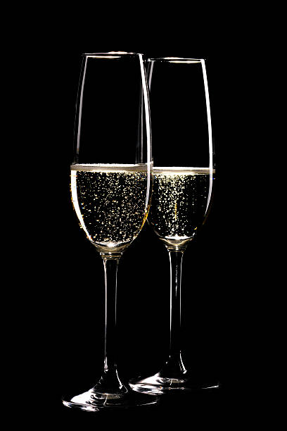Cтоковое фото Два бокала шампанского перед терминалом канатной дороги, черный