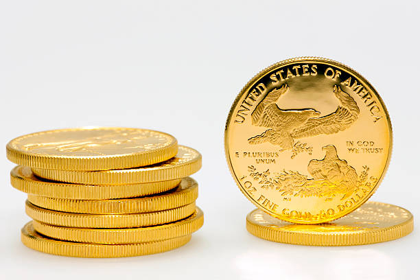 monete d'oro in dollari americani rilievo - gold coin foto e immagini stock