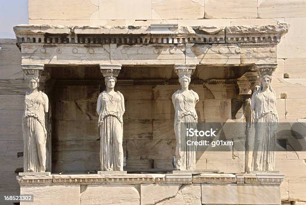 Cariatide Nellacropoli Atene - Fotografie stock e altre immagini di Stile classico romano - Stile classico romano, Statua, Tempio