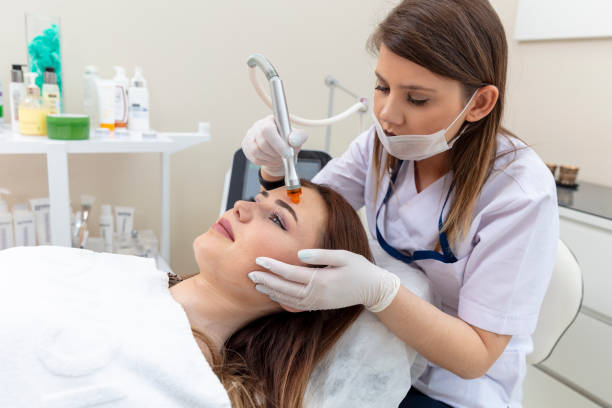 istock Beautician doing skin care for patient's face. 1685307243