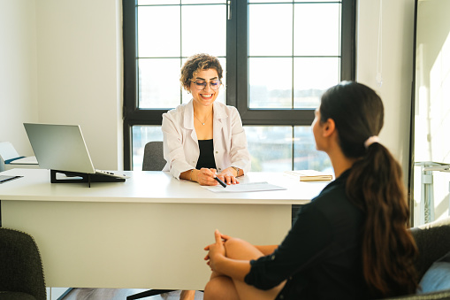 Healthy nutritionist meeting with her client in the office. healthy lifestyle