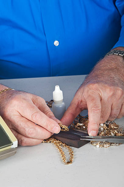 폐품 골드 판매, 가선 테스트 - gold jewelry scrap metal buying 뉴스 사진 이미지