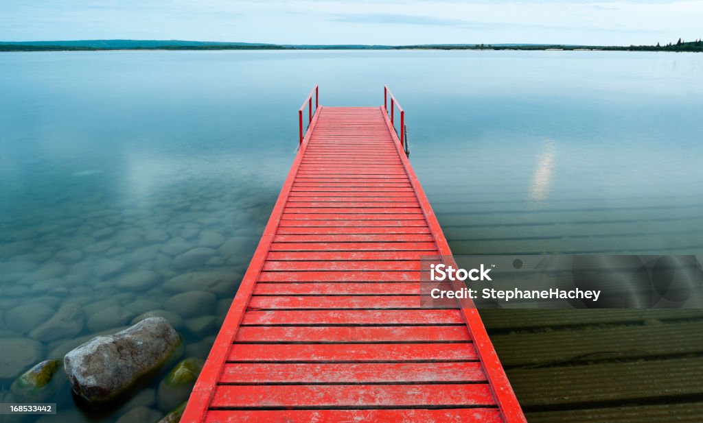 Muelle de rojo - Foto de stock de Agua libre de derechos