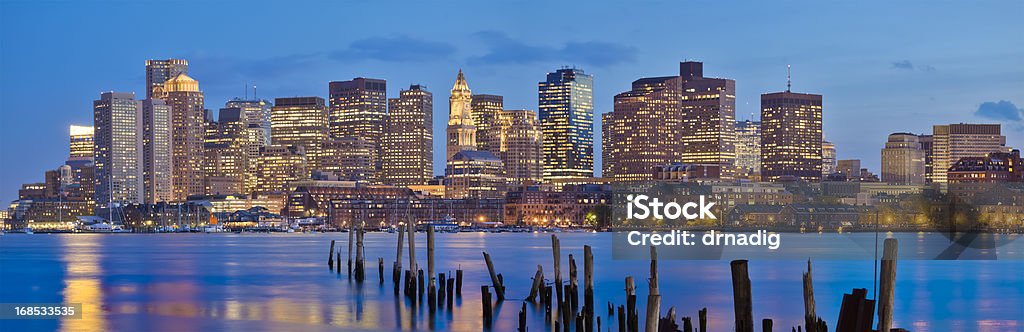 Boston Krajobraz miejski w wczesnym wieczorem-Panorama - Zbiór zdjęć royalty-free (Boston - Stan Massachusetts)