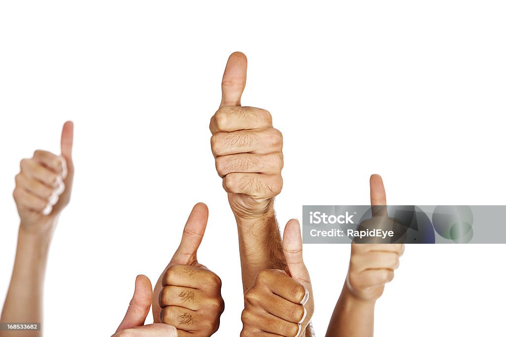 Nombreux multiraciales mains donne pouce levé signe d'approbation - Photo de Accord - Concepts libre de droits