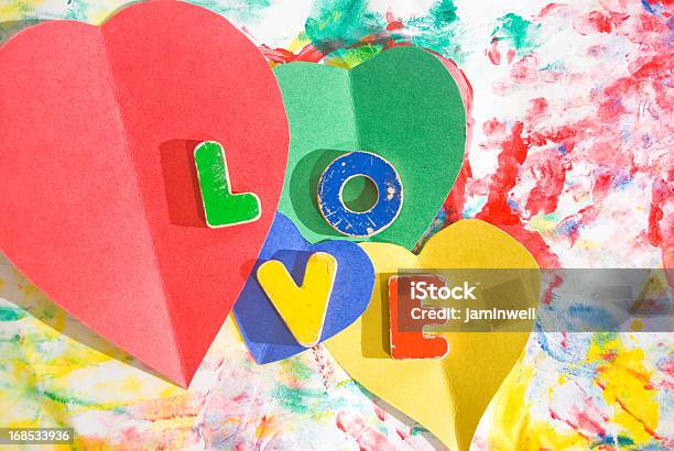 Сердце Формы Различных Цветов И Word Love — стоковые фотографии и другие картинки Горизонтальный - Горизонтальный, Дошкольное учреждение, Жёлтый