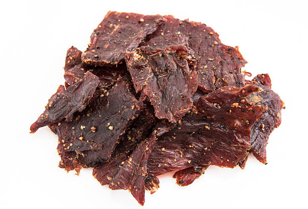 fatias de carne seca - beef jerky meat smoked - fotografias e filmes do acervo