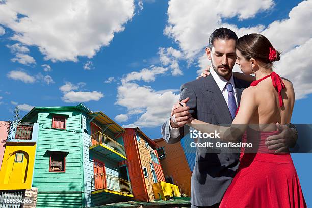 Photo libre de droit de Argentine Couple Dansant Le Tango À Buenos Aires banque d'images et plus d'images libres de droit de San Telmo - San Telmo, Tango - Danse, Argentine