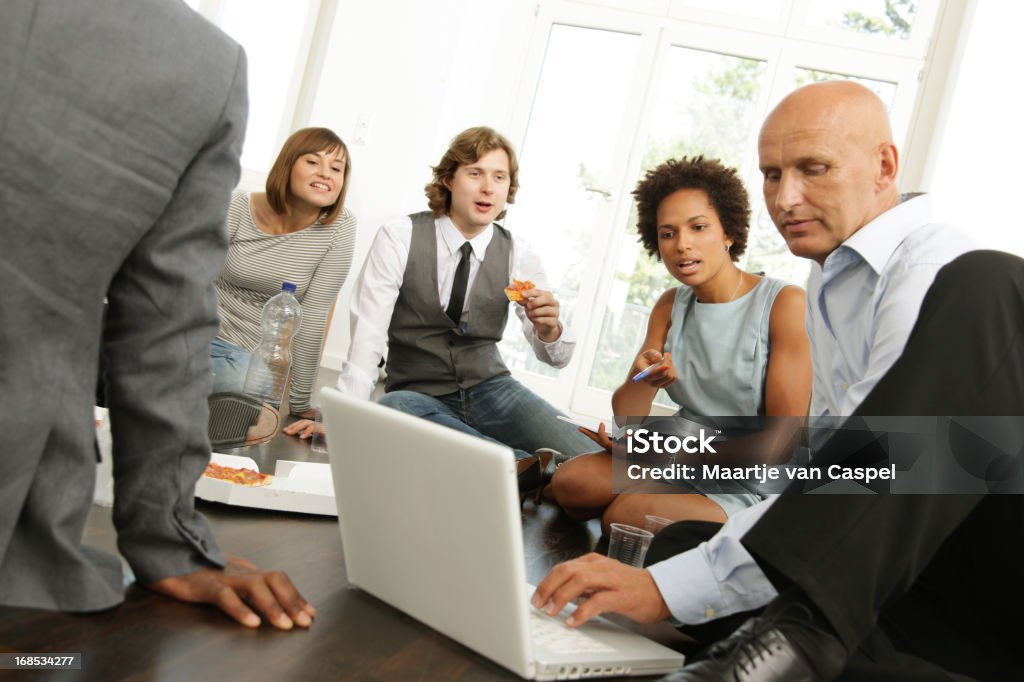 Attività di avvio, pranzo di lavoro - Foto stock royalty-free di Abbigliamento casual