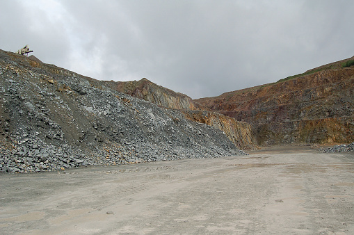 mobile jaw plant Open-pit Mine in Germany. crushing stones.