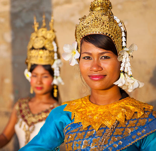 tradicional aspara bailarines ankor wat camboya - ankor fotografías e imágenes de stock