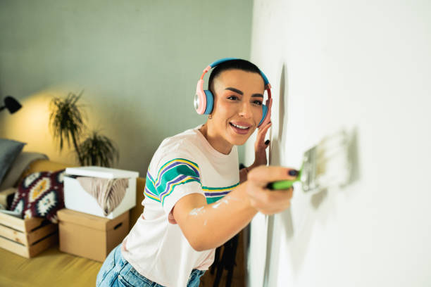 istock Young woman renovates her apartment 1685506342