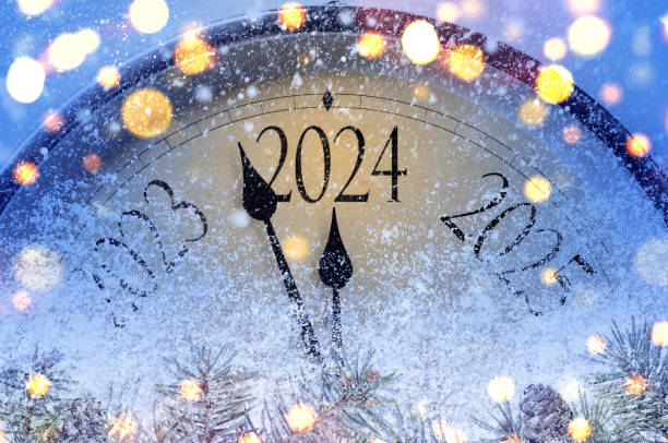 Countdown to midnight 2024 Countdown to midnight. Retro style clock counting last moments before Christmas or New Year 2024 new year party stock pictures, royalty-free photos & images