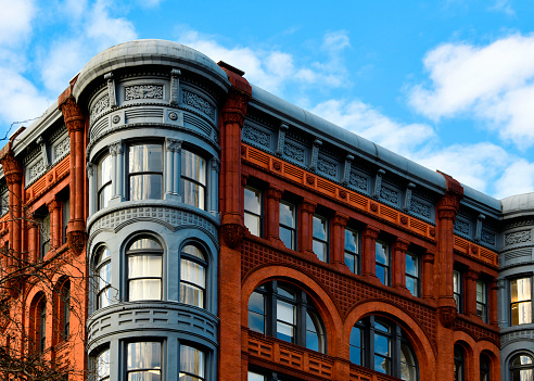 Seattle, King County, Washington state, United States: Pioneer Building, historic office building completed in 1892, designed by architect Elmer Fisher in  Richardsonian Romanesque style, built in stone, red brick, terra cotta, and cast iron building located on the northeast corner of First Avenue and James Street, in the Pioneer Square District.