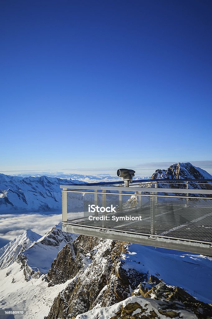 Alpine vista sopra il precipizio - Foto stock royalty-free di Pericolo