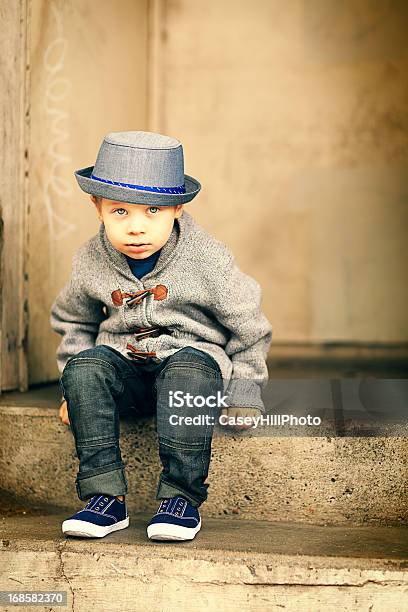 Rapaz Sobre Passos - Fotografias de stock e mais imagens de 2-3 Anos - 2-3 Anos, 4-5 Anos, Aluno