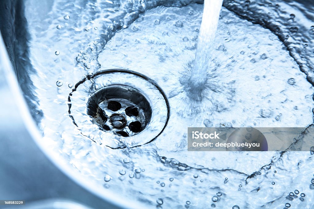 Pia de cozinha com água corrente - Foto de stock de Água royalty-free