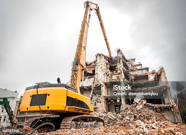 Demolição Do Edifício - Fotografias de stock e mais imagens de Demolir - Demolir, Negócios, Trabalhar