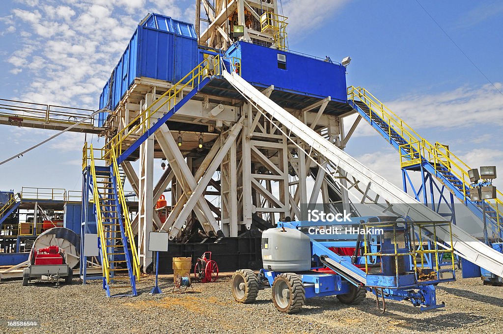 Förderbohrinsel & Manlift - Lizenzfrei Bohranlage Stock-Foto