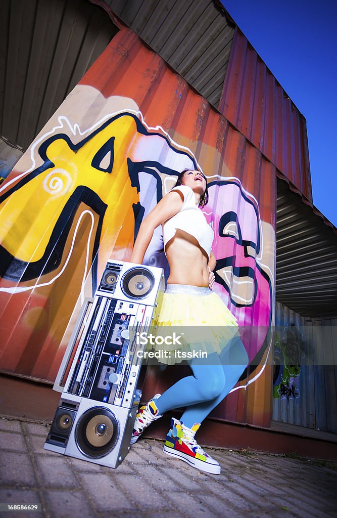 Fille urbaine - Photo de Boom box libre de droits