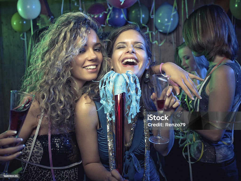 ハッピーご友人とのパーティの写真 - 20代のロイヤリティフリーストックフォト