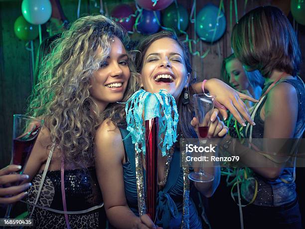 Foto de Amigos Felizes Em Uma Festa Photoshoot e mais fotos de stock de 20 Anos - 20 Anos, Adulto, Alegria